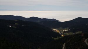 Dieses Bild zeigt eine Webcam-Aufnahme vom Achertal, aufgenommen am Freitag, den 07.11.2025 um 04:30 Uhr. Die Temperatur betrug 8.7°C.