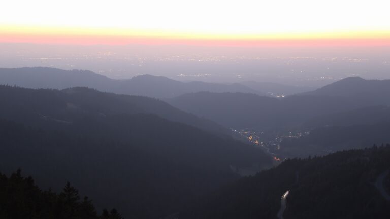 Dieses Bild zeigt eine Webcam-Aufnahme vom Achertal, aufgenommen am Mittwoch, den 04.03.2026 um 18:50 Uhr. Die Temperatur betrug 6.6°C.