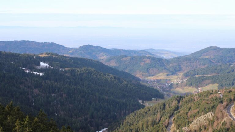 Dieses Bild zeigt eine Webcam-Aufnahme vom Achertal, aufgenommen am Samstag, den 17.01.2026 um 10:30 Uhr. Die Temperatur betrug 6.9°C.