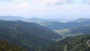 Dieses Bild zeigt eine Webcam-Aufnahme vom Achertal, aufgenommen am Freitag, den 08.05.2026 um 13:40 Uhr. Die Temperatur betrug 12.2°C.