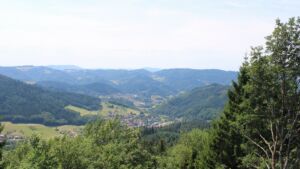 Dieses Bild zeigt eine Webcam-Aufnahme vom Achertal, aufgenommen am Dienstag, den 14.07.2026 um 13:40 Uhr. Die Temperatur betrug 27.8°C.