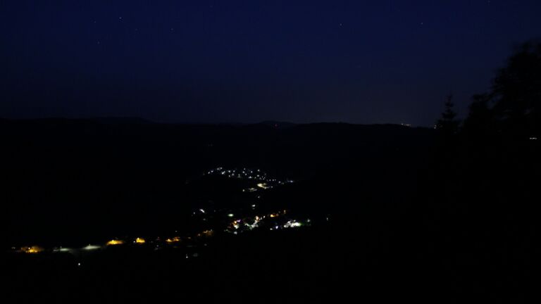 Dieses Bild zeigt eine Webcam-Aufnahme vom Achertal, aufgenommen am Donnerstag, den 25.06.2026 um 03:50 Uhr. Die Temperatur betrug 25.8°C.