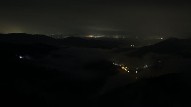 Dieses Bild zeigt eine Webcam-Aufnahme vom Achertal, aufgenommen am Montag, den 16.06.2025 um 03:00 Uhr. Die Temperatur betrug 10.1°C.