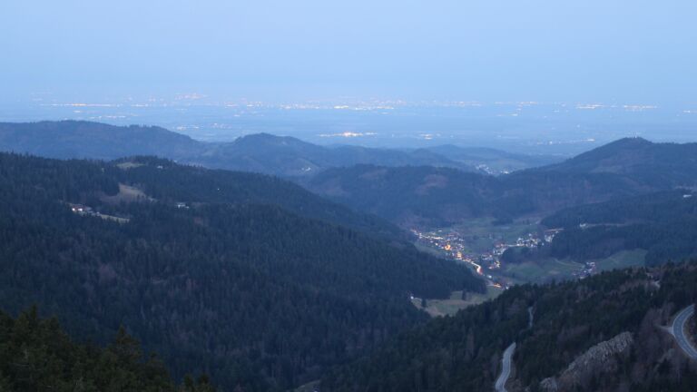 Dieses Bild zeigt eine Webcam-Aufnahme vom Achertal, aufgenommen am Freitag, den 06.03.2026 um 06:30 Uhr. Die Temperatur betrug 11.4°C.