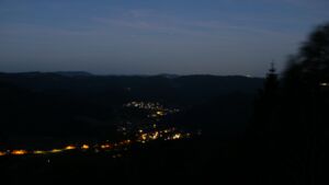 Dieses Bild zeigt eine Webcam-Aufnahme vom Achertal, aufgenommen am Samstag, den 23.05.2026 um 04:30 Uhr. Die Temperatur betrug 18.6°C.