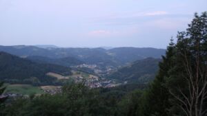 Dieses Bild zeigt eine Webcam-Aufnahme vom Achertal, aufgenommen am Sonntag, den 21.06.2026 um 05:00 Uhr. Die Temperatur betrug 25.2°C.