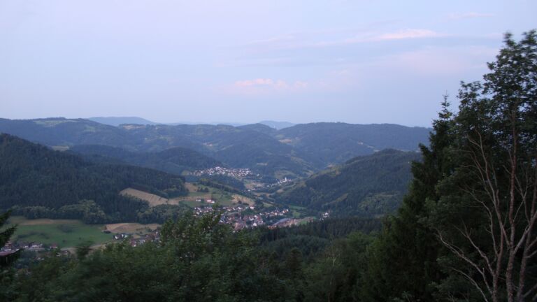 Dieses Bild zeigt eine Webcam-Aufnahme vom Achertal, aufgenommen am Sonntag, den 21.06.2026 um 05:00 Uhr. Die Temperatur betrug 25.2°C.