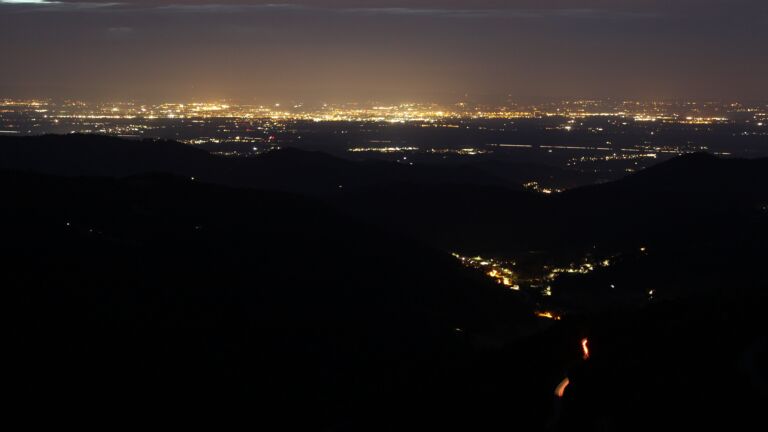 Dieses Bild zeigt eine Webcam-Aufnahme vom Achertal, aufgenommen am Samstag, den 20.09.2025 um 20:30 Uhr. Die Temperatur betrug 20°C.