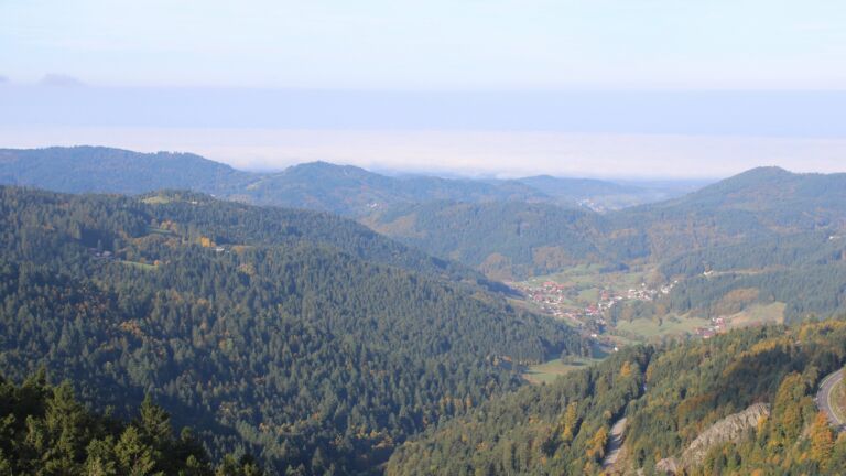 Dieses Bild zeigt eine Webcam-Aufnahme vom Achertal, aufgenommen am Freitag, den 10.10.2025 um 10:10 Uhr. Die Temperatur betrug 10.6°C.
