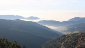 Dieses Bild zeigt eine Webcam-Aufnahme vom Achertal, aufgenommen am Freitag, den 07.11.2025 um 15:30 Uhr. Die Temperatur betrug 12.2°C.