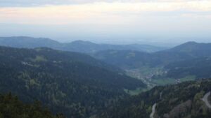 Dieses Bild zeigt eine Webcam-Aufnahme vom Achertal, aufgenommen am Sonntag, den 19.04.2026 um 07:10 Uhr. Die Temperatur betrug 10.3°C.