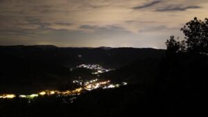 Dieses Bild zeigt eine Webcam-Aufnahme vom Achertal, aufgenommen am Samstag, den 12.09.2026 um 23:00 Uhr. Die Temperatur betrug 17.2°C.