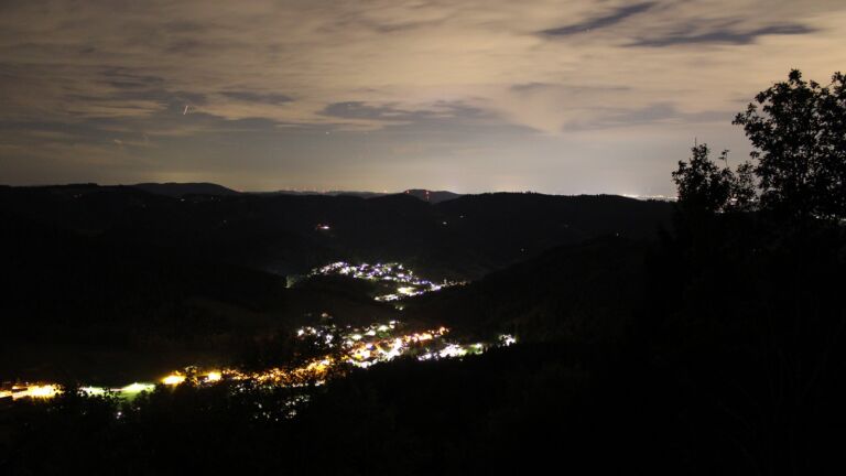 Dieses Bild zeigt eine Webcam-Aufnahme vom Achertal, aufgenommen am Samstag, den 12.09.2026 um 23:00 Uhr. Die Temperatur betrug 17.2°C.