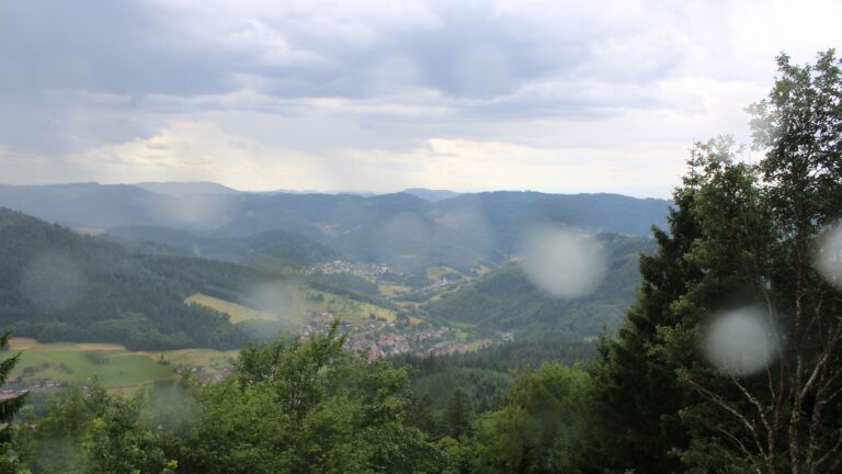 Dieses Bild zeigt eine Webcam-Aufnahme vom Achertal, aufgenommen am Sonntag, den 05.07.2026 um 15:40 Uhr. Die Temperatur betrug 17.4°C.