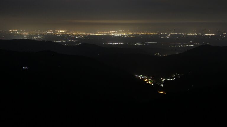 Dieses Bild zeigt eine Webcam-Aufnahme vom Achertal, aufgenommen am Samstag, den 11.04.2026 um 02:00 Uhr. Die Temperatur betrug 3.8°C.