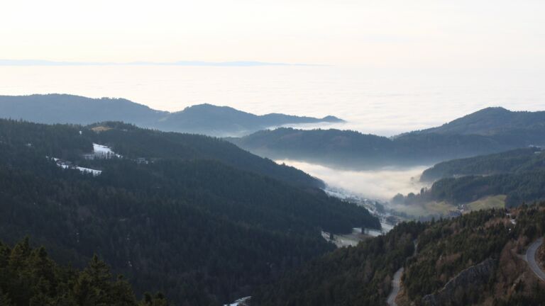 Dieses Bild zeigt eine Webcam-Aufnahme vom Achertal, aufgenommen am Mittwoch, den 21.01.2026 um 16:10 Uhr. Die Temperatur betrug 4.8°C.