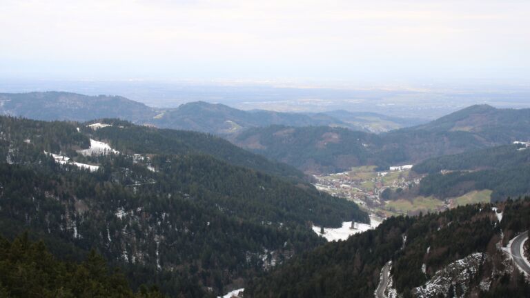 Dieses Bild zeigt eine Webcam-Aufnahme vom Achertal, aufgenommen am Mittwoch, den 14.01.2026 um 12:40 Uhr. Die Temperatur betrug 5.4°C.