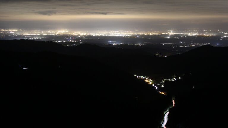Dieses Bild zeigt eine Webcam-Aufnahme vom Achertal, aufgenommen am Samstag, den 18.10.2025 um 06:10 Uhr. Die Temperatur betrug 5°C.