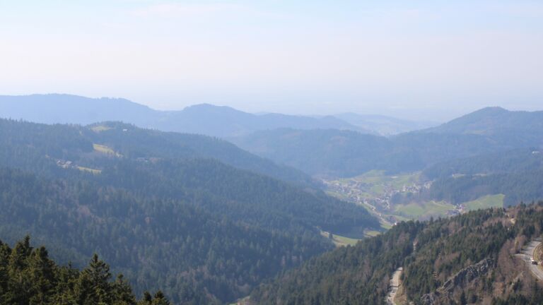 Dieses Bild zeigt eine Webcam-Aufnahme vom Achertal, aufgenommen am Donnerstag, den 19.03.2026 um 14:20 Uhr. Die Temperatur betrug 9.3°C.