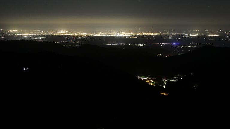 Dieses Bild zeigt eine Webcam-Aufnahme vom Achertal, aufgenommen am Dienstag, den 07.04.2026 um 01:30 Uhr. Die Temperatur betrug 6.6°C.