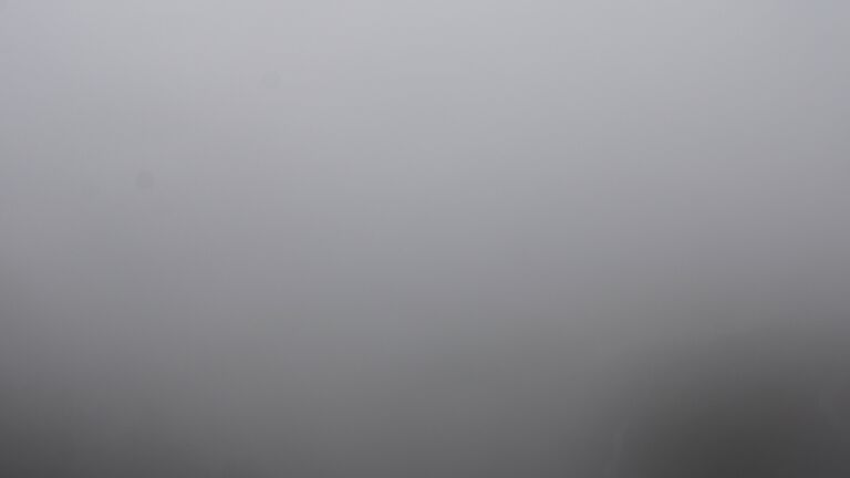 Dieses Bild zeigt eine Webcam-Aufnahme vom Achertal, aufgenommen am Dienstag, den 28.10.2025 um 12:10 Uhr. Die Temperatur betrug 5.1°C.