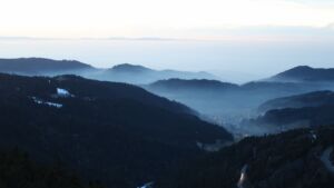 Dieses Bild zeigt eine Webcam-Aufnahme vom Achertal, aufgenommen am Samstag, den 17.01.2026 um 17:30 Uhr. Die Temperatur betrug 4.8°C.