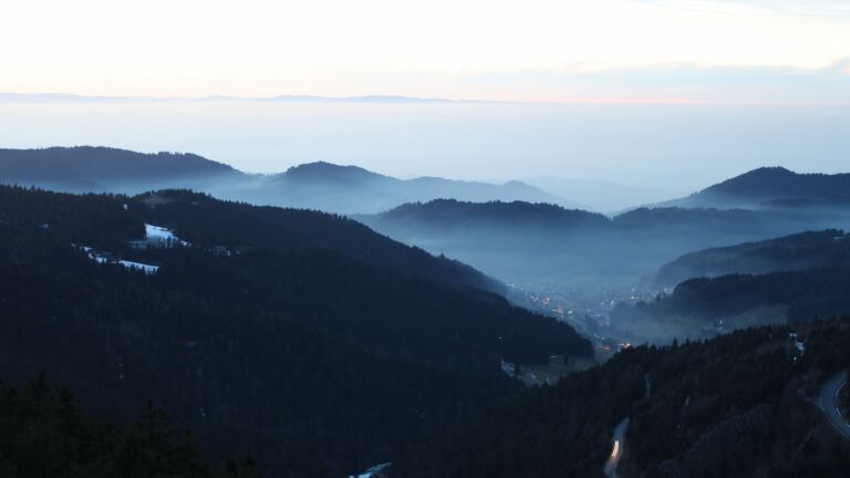 Dieses Bild zeigt eine Webcam-Aufnahme vom Achertal, aufgenommen am Samstag, den 17.01.2026 um 17:30 Uhr. Die Temperatur betrug 4.8°C.