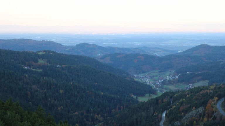 Dieses Bild zeigt eine Webcam-Aufnahme vom Achertal, aufgenommen am Mittwoch, den 29.10.2025 um 07:20 Uhr. Die Temperatur betrug 5.8°C.