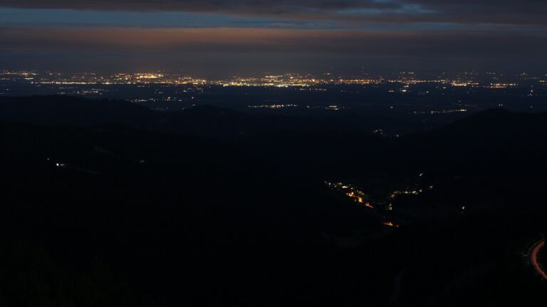 Dieses Bild zeigt eine Webcam-Aufnahme vom Achertal, aufgenommen am Sonntag, den 31.08.2025 um 05:50 Uhr. Die Temperatur betrug 11.3°C.