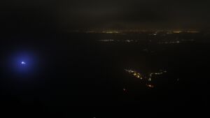 Dieses Bild zeigt eine Webcam-Aufnahme vom Achertal, aufgenommen am Donnerstag, den 18.12.2025 um 02:30 Uhr. Die Temperatur betrug 4.7°C.