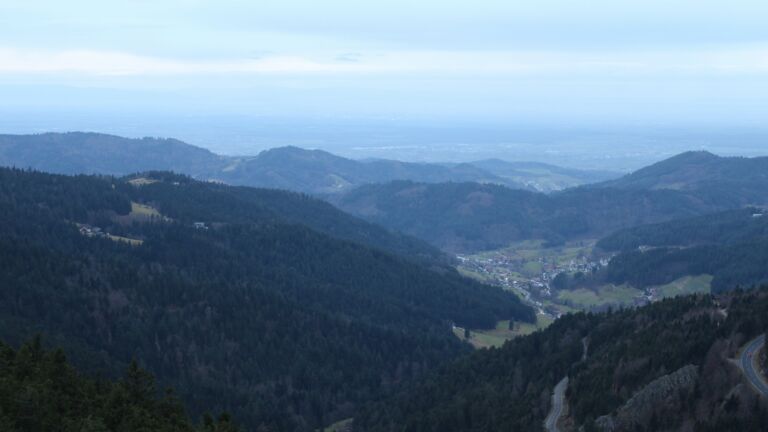 Dieses Bild zeigt eine Webcam-Aufnahme vom Achertal, aufgenommen am Freitag, den 19.12.2025 um 16:20 Uhr. Die Temperatur betrug 7.2°C.