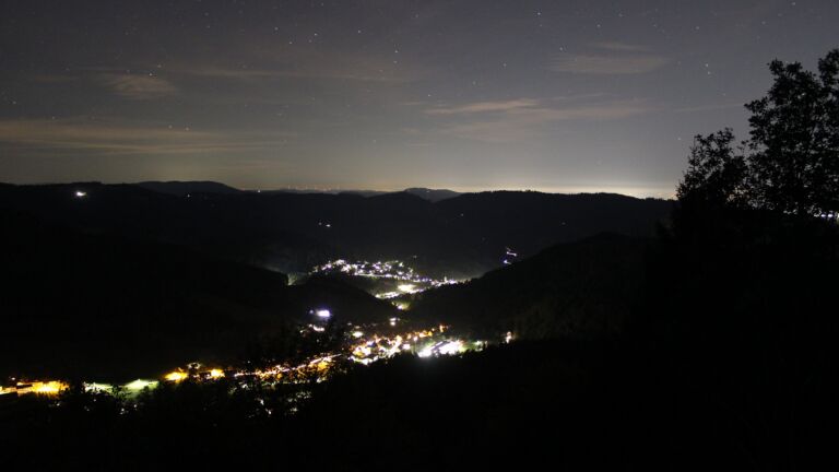Dieses Bild zeigt eine Webcam-Aufnahme vom Achertal, aufgenommen am Donnerstag, den 15.10.2026 um 06:00 Uhr. Die Temperatur betrug 11.9°C.