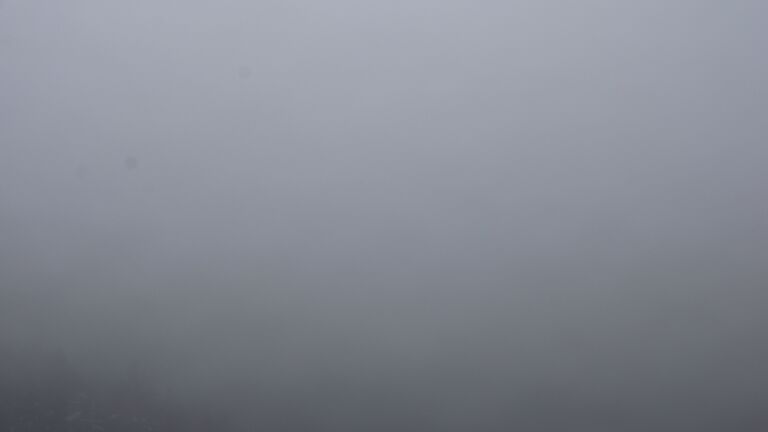 Dieses Bild zeigt eine Webcam-Aufnahme vom Achertal, aufgenommen am Freitag, den 28.11.2025 um 11:50 Uhr. Die Temperatur betrug 2.7°C.