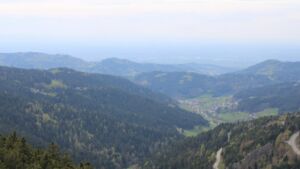 Dieses Bild zeigt eine Webcam-Aufnahme vom Achertal, aufgenommen am Samstag, den 18.04.2026 um 16:00 Uhr. Die Temperatur betrug 15°C.