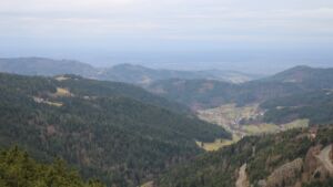 Dieses Bild zeigt eine Webcam-Aufnahme vom Achertal, aufgenommen am Freitag, den 19.12.2025 um 13:50 Uhr. Die Temperatur betrug 7.5°C.