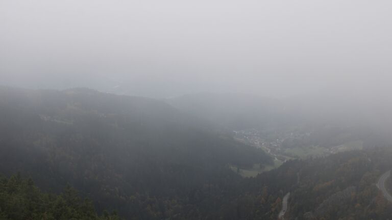 Dieses Bild zeigt eine Webcam-Aufnahme vom Achertal, aufgenommen am Montag, den 13.10.2025 um 16:30 Uhr. Die Temperatur betrug 6.3°C.