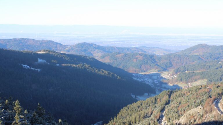 Dieses Bild zeigt eine Webcam-Aufnahme vom Achertal, aufgenommen am Dienstag, den 18.11.2025 um 09:40 Uhr. Die Temperatur betrug -0.1°C.