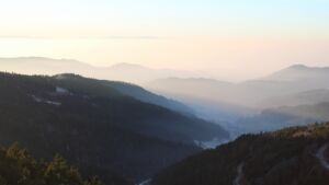 Dieses Bild zeigt eine Webcam-Aufnahme vom Achertal, aufgenommen am Samstag, den 27.12.2025 um 16:10 Uhr. Die Temperatur betrug 4.1°C.