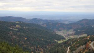 Dieses Bild zeigt eine Webcam-Aufnahme vom Achertal, aufgenommen am Samstag, den 01.11.2025 um 14:00 Uhr. Die Temperatur betrug 12.1°C.