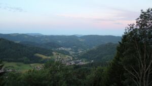 Dieses Bild zeigt eine Webcam-Aufnahme vom Achertal, aufgenommen am Sonntag, den 14.06.2026 um 05:20 Uhr. Die Temperatur betrug 12.1°C.