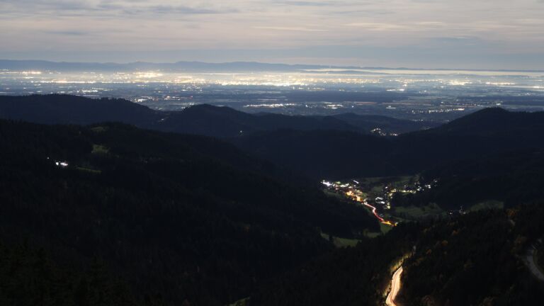 Dieses Bild zeigt eine Webcam-Aufnahme vom Achertal, aufgenommen am Mittwoch, den 05.11.2025 um 05:00 Uhr. Die Temperatur betrug 12.6°C.