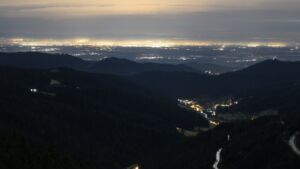 Dieses Bild zeigt eine Webcam-Aufnahme vom Achertal, aufgenommen am Mittwoch, den 03.12.2025 um 03:30 Uhr. Die Temperatur betrug 4°C.