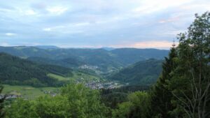 Dieses Bild zeigt eine Webcam-Aufnahme vom Achertal, aufgenommen am Montag, den 18.05.2026 um 20:50 Uhr. Die Temperatur betrug 10.1°C.