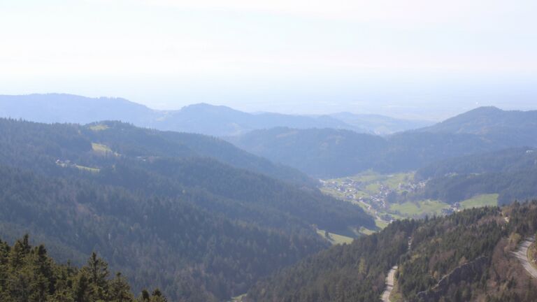 Dieses Bild zeigt eine Webcam-Aufnahme vom Achertal, aufgenommen am Donnerstag, den 09.04.2026 um 17:00 Uhr. Die Temperatur betrug 14.8°C.