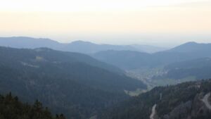 Dieses Bild zeigt eine Webcam-Aufnahme vom Achertal, aufgenommen am Dienstag, den 24.03.2026 um 17:20 Uhr. Die Temperatur betrug 8.6°C.