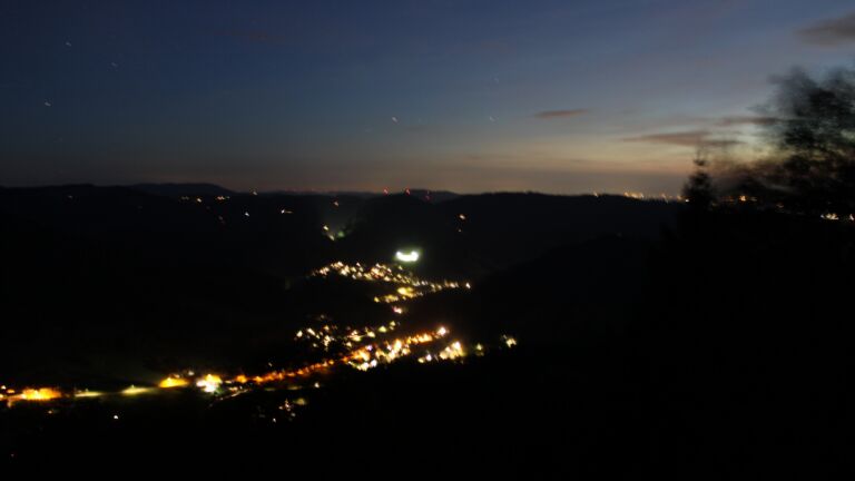 Dieses Bild zeigt eine Webcam-Aufnahme vom Achertal, aufgenommen am Freitag, den 02.10.2026 um 20:10 Uhr. Die Temperatur betrug 14.6°C.