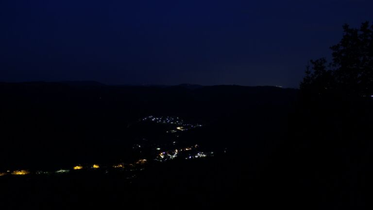 Dieses Bild zeigt eine Webcam-Aufnahme vom Achertal, aufgenommen am Donnerstag, den 23.07.2026 um 04:30 Uhr. Die Temperatur betrug 12.3°C.