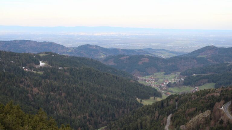 Dieses Bild zeigt eine Webcam-Aufnahme vom Achertal, aufgenommen am Sonntag, den 05.04.2026 um 08:00 Uhr. Die Temperatur betrug 9.8°C.