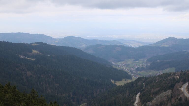 Dieses Bild zeigt eine Webcam-Aufnahme vom Achertal, aufgenommen am Samstag, den 28.02.2026 um 10:40 Uhr. Die Temperatur betrug 6.4°C.