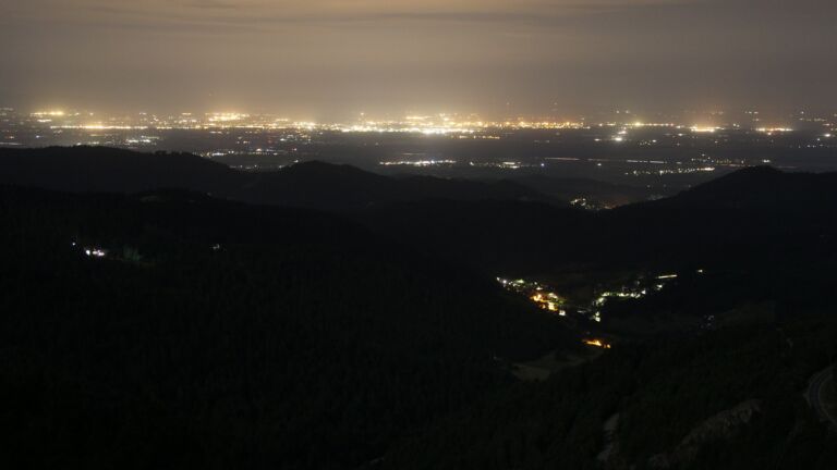 Dieses Bild zeigt eine Webcam-Aufnahme vom Achertal, aufgenommen am Mittwoch, den 16.07.2025 um 02:30 Uhr. Die Temperatur betrug 12.9°C.